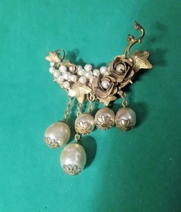 Vintage Miriam Haskell goldfarbene & Kunstperlen-Brosche. 2 2/4" x 3 1/2" - Bild 1 von 4