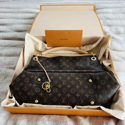 Bolso de mano hobo Louis Vuitton Artsy MM monograma de lona y cuero Foto 1 de 4