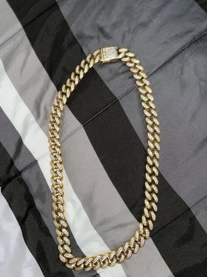 Collar de eslabones cubanos de diamantes enchapado en oro de 14k  Foto 1 de 4