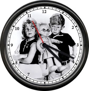 Buffy Jody Mrs Beasley Muñeca Asuntos de Familia Programa de TV Retro Vintage Letrero Reloj de Pared - Imagen 1 de 1