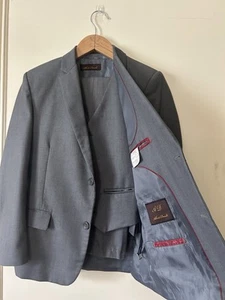 Gray three-piece suit in very good condition for boys, size 13 for special even - Picture 1 of 8