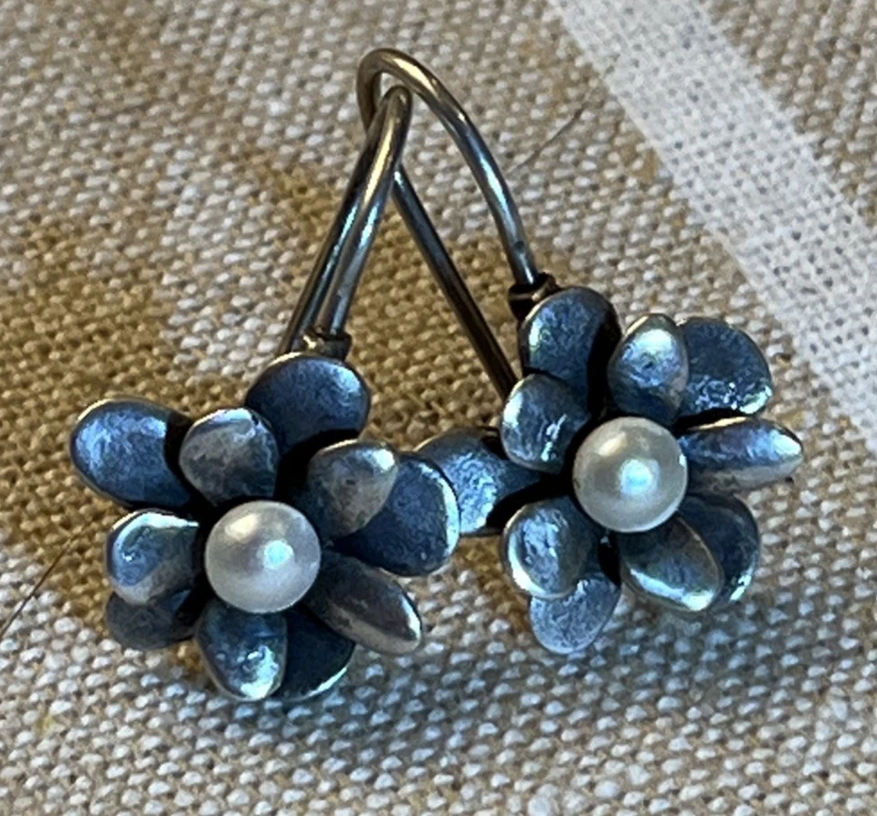 Pendiente de flor Silpada "Love Bloom" de colección con perla de agua dulce con alambre francés. Foto 1 de 4