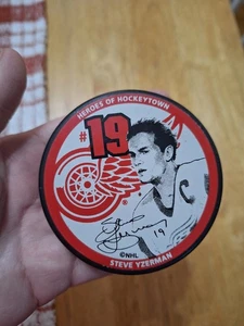 Detroit Red Wings Hockey Puck Yzerman #19 Heroes Hockeytown 90s Little Ceasars - Picture 1 of 4