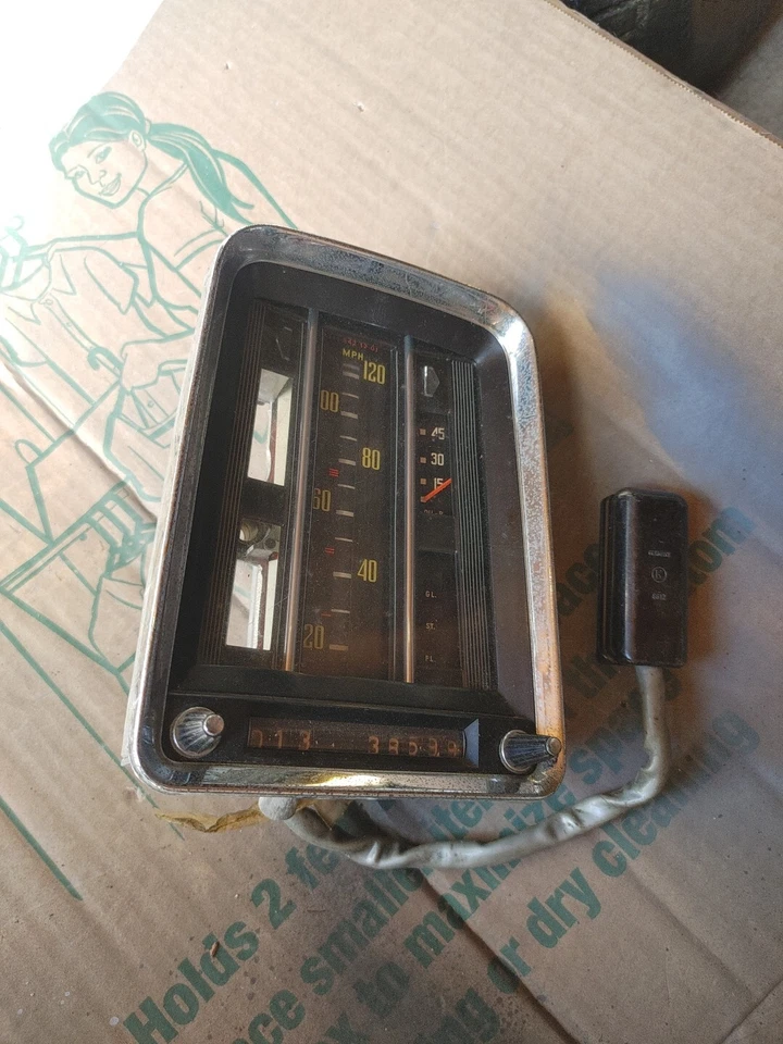Velocímetro cuadro de instrumentos Mercedes Benz 1965 200D W110 (para piezas) Foto 1 de 2