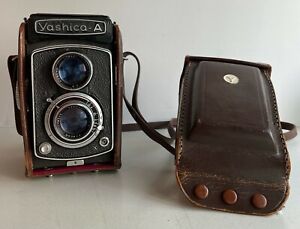 Vintage YASHICA-A Twin Lens Reflex TLR Film Camera w/ Original Leather Case 