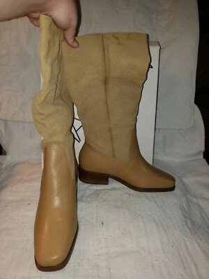 Botas Markon "Suela" de cuero suave hasta la pantorrilla con detalles florales en natural... Foto 1 de 4