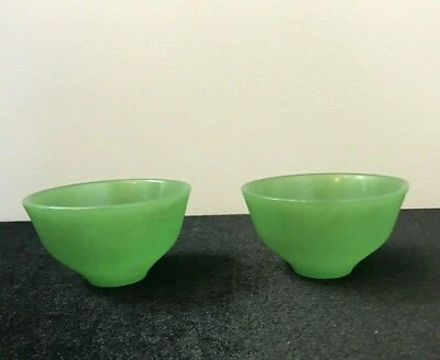 Par de 2 cuencos chinos tallados en piedra dura verde  Foto 1 de 4