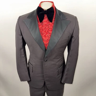 Traje de Esmoquin Saks Fifth Avenue Para Hombres 40 Chaqueta Corta Abrigo 32 28 Pantalones De Colección Años 70 Foto 1 de 4