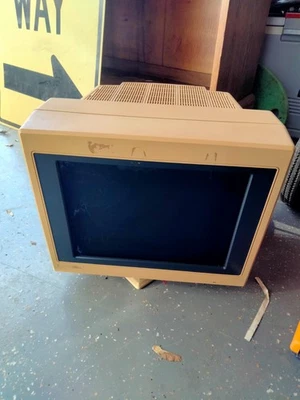 Zenith Data Systems ZCM-1492 FTM CRT Monitor VGA Works great! - Image 1 of 4