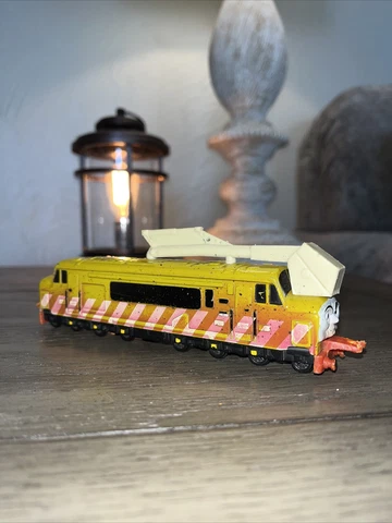 DIESEL 10 ! THOMAS FRIENDS TRAIN! ERTL SHINING TIME! MAGIC RAILROAD “pinchy” Cover