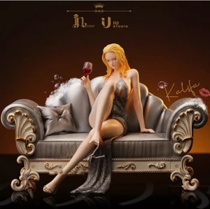 IN IU Studio One Piece Sofa Kalifa Resin Statue Pre-order H17cm Anime Collection - Picture 1 of 7