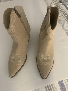 Indigo Rd Iralydiaz Stacked Heel Women Western Style Bootie 8.5M Coastal Cowgirl - Picture 1 of 12