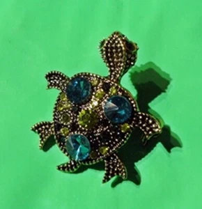 Metall Brosche - hübsche kleine Schildkröte - grüne Strasssteine --  - Bild 1 von 2