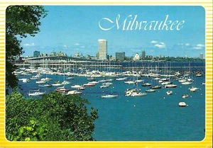 Vintage Postkarte, Downtown Milwaukee mit dem Hafen & Yachten, Wisconsin, gebraucht - Bild 1 von 2