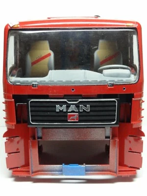 CABINA MAN MERCUR  SCALA 1:18 COLORE ROSSO  NON COMPLETO  LEGGERE LA DESCRIZIONE - Immagine 1 di 4
