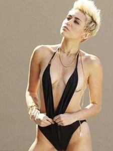 GLOSSY PHOTO PICTURE 8x10 Miley Cyrus Sexy Black Swimsuit - Picture 1 of 1