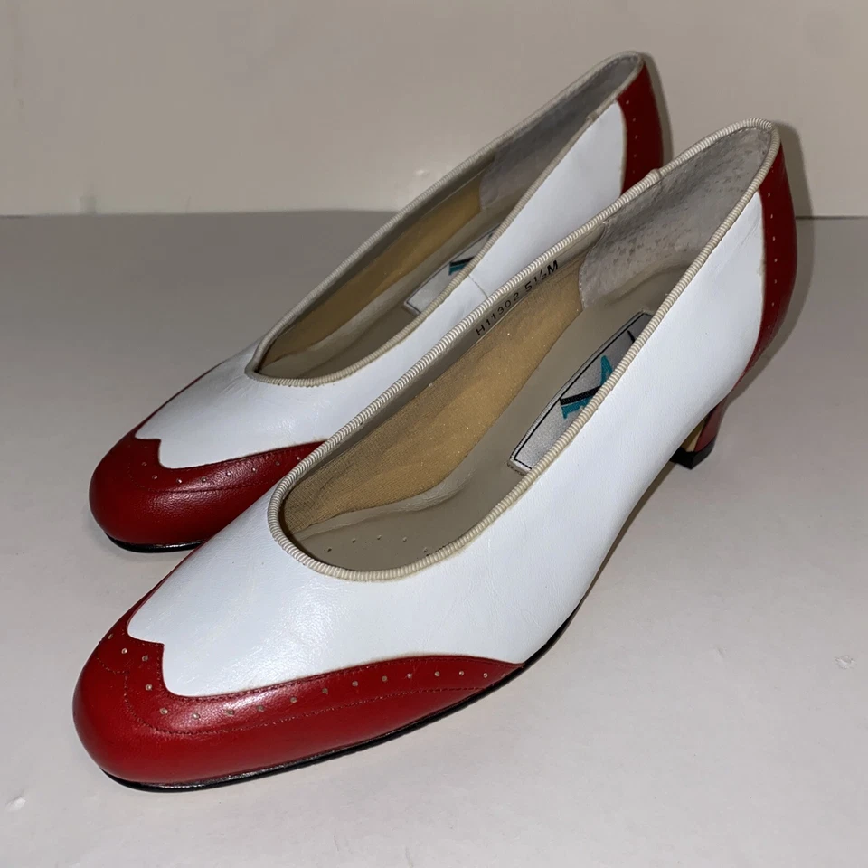 "Bombas de cuero Ros Hommerson estilo punta de ala blanco y negro tacón de 1"" talla 6M" Foto 1 de 4