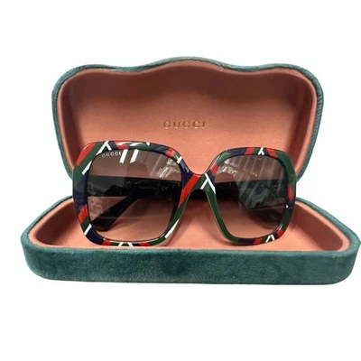 Gafas de sol Gucci GG0096S 005 negras verdes rojas blancas cuadradas con lentes grises degradadas Foto 1 de 4