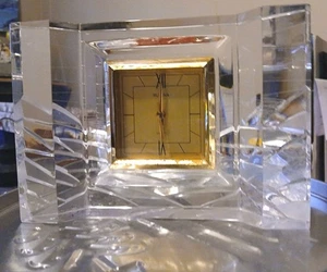 Bulova Quartz Clear Crystal Alarm Desk Clock Beautiful Design, clock not workin - Picture 1 of 6