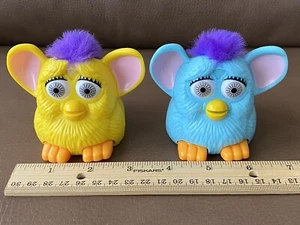 Giocattolo Happy Meal Furby McDonald's 1998 ~ Lotto di 2 ~ Vintage - Foto 1 di 8