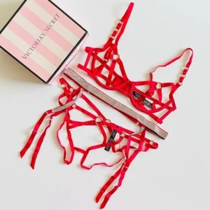 MEDIUM LARGE Victoria’s Secret 3PCS red harness bra set panties garter belt - Picture 1 of 9