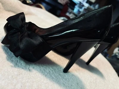 Almost Brand New Heels By PARIS HILTON - Size 5 1/2 M - Box 71 - Image 1 of 4