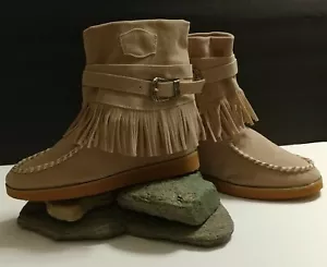 FAUX SUEDE BOOTs-TAN COLOR w/ FRINGE & BUCKLE STRAPS=WOMAN SIZE 10=BRAND NEW - Picture 1 of 4