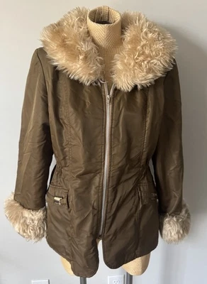 Abrigo chaqueta acolchada de nailon vintage años 70’s 80 para mujer cuello ribete de piel marrón medio Foto 1 de 4