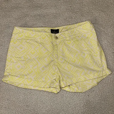 Pantalones Cortos American Eagle Talla 6 Midi Elastizados Para Mujer Blanco Amarillo Patrón Usados en Excelente Condición Foto 1 de 4