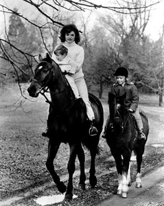 First Lady Jacqueline Kennedy rides horses with children 1962 New 8x10 Photo - Picture 1 of 1