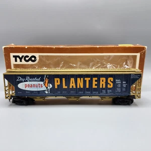 Tyco HO Scale Planters Peanuts 3-Bay Covered Hopper Freight Train Car C-8 - Picture 1 of 10