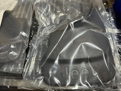 Jeep Spritzschutz Schmutzfänger hinten 82202217 Jeep grau Jeep Logo - Bild 1 von 4