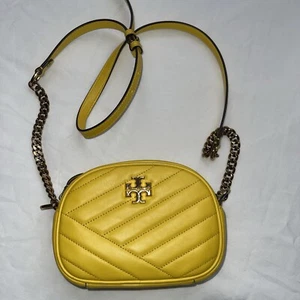 Bolso pequeño de cuero para cámara Tory Burch Kira Chevron usado una vez ENCANTADOR - Imagen 1 de 6