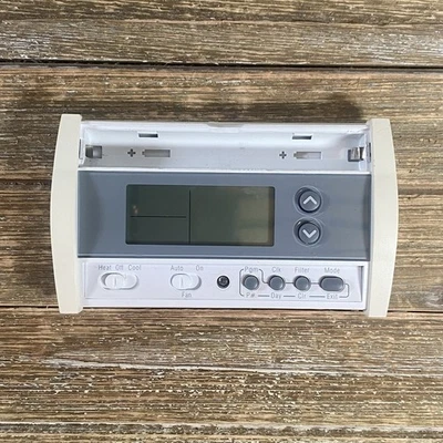 Honeywell RTH230B 5-2 Day Programmable Digital Thermostat (Missing Cover) - Image 1 of 4