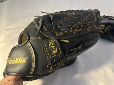 Guante de béisbol Franklin Dura-Bond con cordones - Serie CFS - Negro - Usado Foto 1 de 4