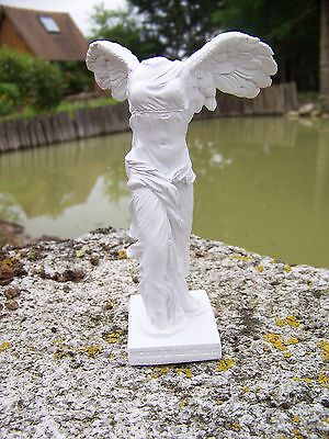 Re0015   Figurine Statuette Reproduction 20 Cm Samothrace  Style Albatre Louvre • 29€