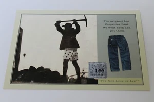 Jeans Lee Dungarees Riveted Pubblicità Vintage Anni '90 Freecard Uomo Breaking Rocks - Foto 1 di 2