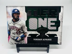 2025 Topps Tier One Yordan Alvarez GAME WORN Tier One Relics Die Cut Green /49 - Bild 1 von 6