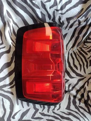 Chevrolet Silverado 14 15 6,0 l negro Rh bueno OEM #23431876 Foto 1 de 4