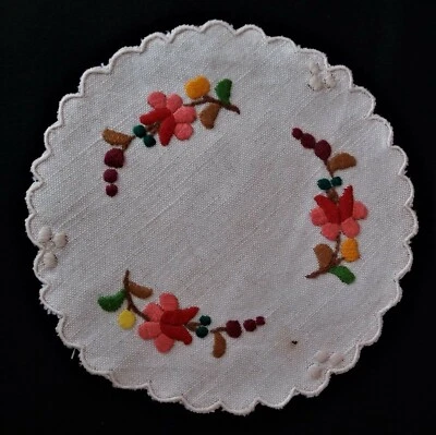 Napperon rond ancien brodé lin - Photo 1/4