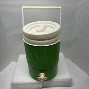 "Contenedor de agua verde vintage hecho en EE. UU. 11"", con mango de 15" - Imagen 1 de 9