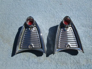 1955 Victoria Dairlane backup light bezels - Foto 1 di 6