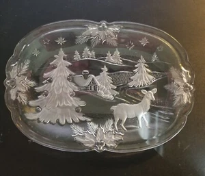 Mikasa Holiday Winter Wonderland Frosted Glass Christmas Plate - Picture 1 of 8