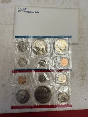 1977 Uncirculated Coin Set U.S Mint Original Government Packaging OGP - Image 1 of 4