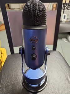 Blue Yeti Professional Multi-Pattern USB Condenser Microphone No Cords Scratches - Picture 1 of 8