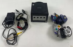 Nintendo Gamecube negra con dos mandos y cables - Imagen 1 de 3
