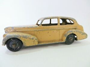 DINKY 39b 'OLDSMOBILE 6 SEDAN' BEIGE/BROWN. VINTAGE. ORIGINAL. COMPLETE.