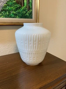 MID CENTURY MODERN EDELSTEIN BAVARIA WHITE VASE 6 1/2" TALL X 5 1/2" WIDE - Picture 1 of 12