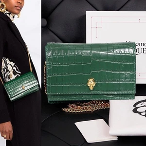 NEU $ 990 ALEXANDER MCQUEEN smaragdgrün KROKO-GEPRÄGTE Leder TOTENKOPF Kette TASCHE - Bild 1 von 20