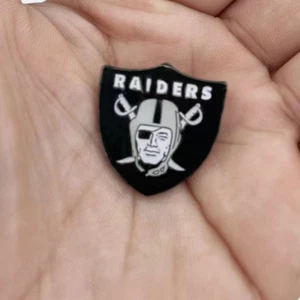 National Football League (NFL) Las Vegas Raiders Team Logo Pin - Picture 1 of 1